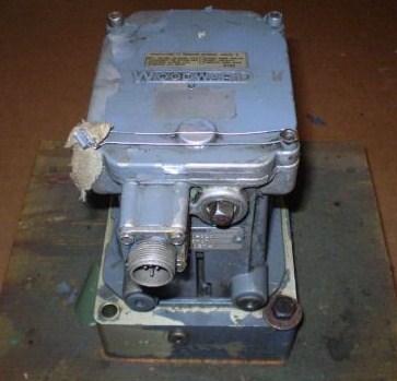 A vintage Woodward type 8250818 governor_   1.JPG